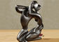 抽象的な青銅色の彫像接吻愛カップルの熱着色のコーティング サプライヤー