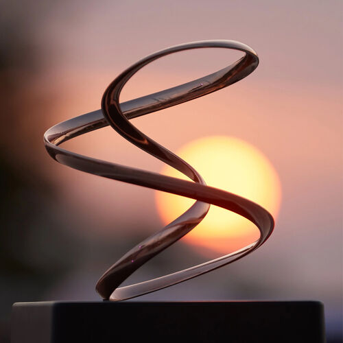 最新の企業ニュース Kinetic Art for Every Space: Introducing Our Collection from Desktop to Monumental