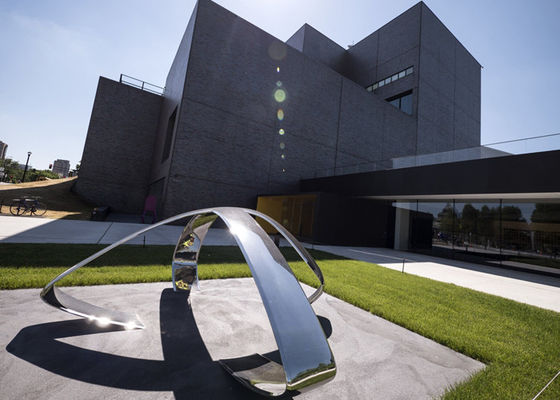 良い価格 ミラーの終わりの正方形の装飾のための独特な現代的な屋外の金属の彫刻 オンライン