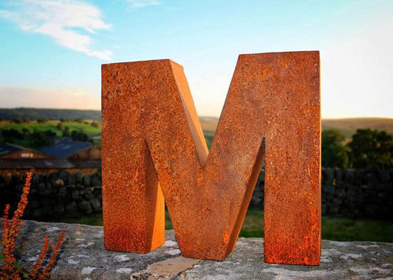 良い価格 公園の装飾のCortenの鋼鉄彫刻の景色の手紙Mの錆ついた屋外の金属の彫刻 オンライン