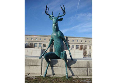 良い価格 通りの装飾のための大きい鋳造の緑の古さびの青銅の彫像の青銅のシカの彫刻 オンライン