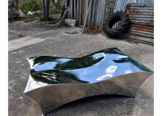 良い価格 庭の装飾のためのSS316金属のテーブルの彫刻100cmの高さ オンライン