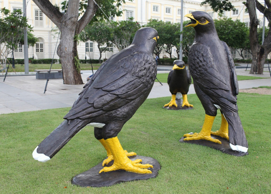 良い価格 大きい塗られた鳥の庭の動物のガラス繊維のワシの彫刻の公共の装飾 オンライン
