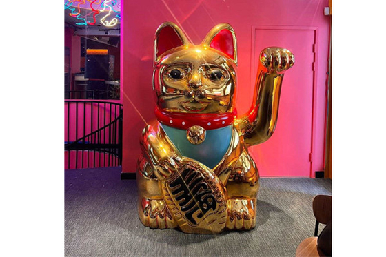 良い価格 屋外の大きいガラス繊維の動物の彫刻の金幸運な猫の彫像 オンライン