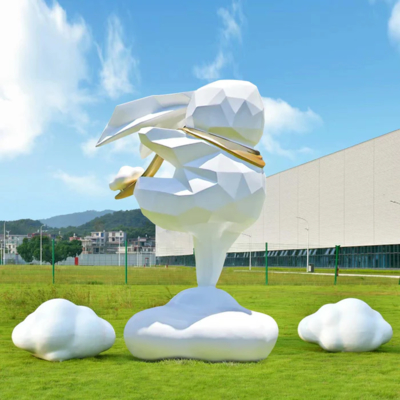 雲上の幾何学的なウサギのファイバーグラス彫刻 - 高さ200cm 屋外アート