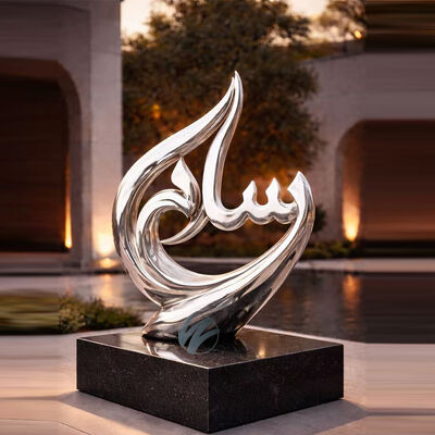 シルバーの「LOVE」 – アラビア風ステンレススチールミラー彫刻、高級空間向け