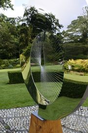 良い価格 ミラーの庭のための磨かれた現代的な円形の屋外の金属の芸術の彫刻 オンライン